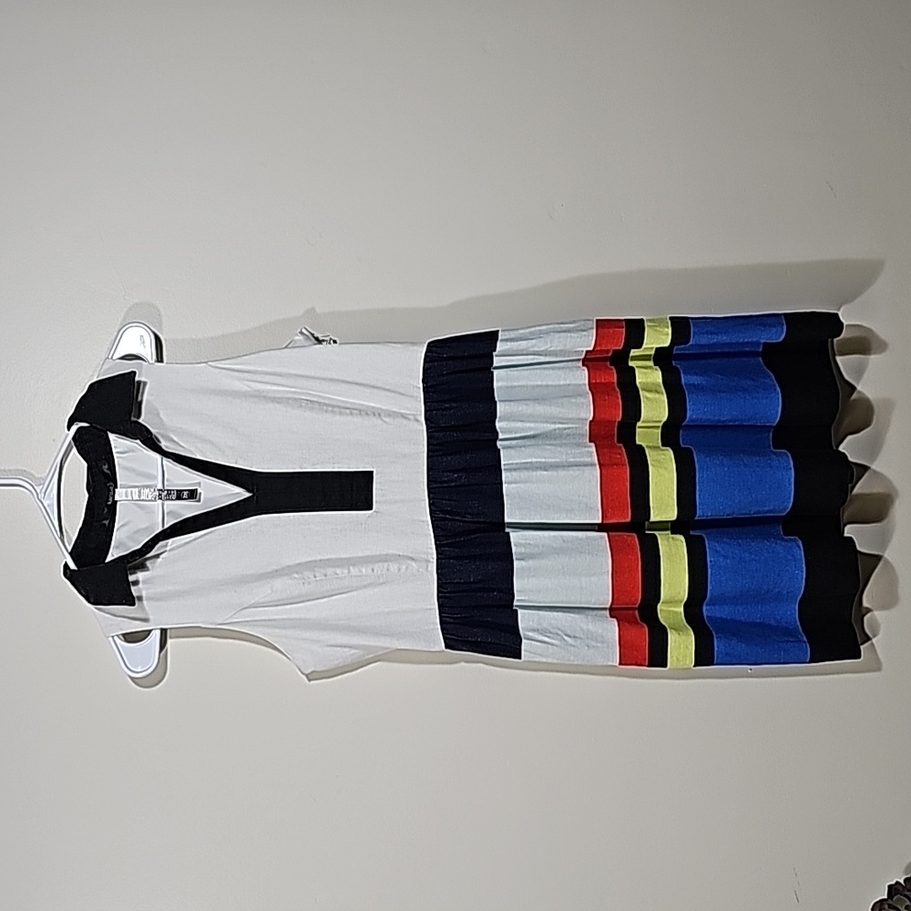 Sleeveless dress Collared, multi colored